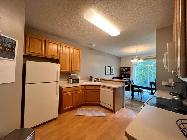 16791 39th Avenue N, Plymouth, MN 55446