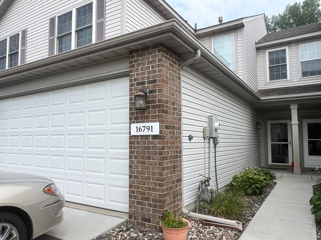 16791 39th Avenue N, Plymouth, MN 55446
