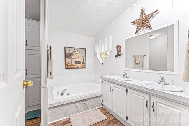 121 Regatta Lane, Mooresville, NC 28115