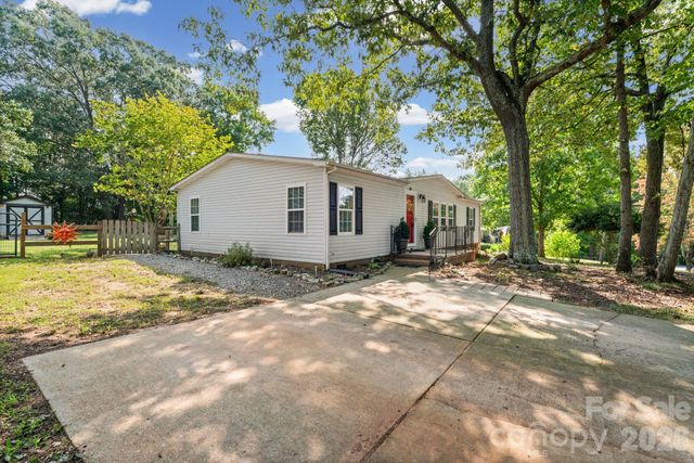 121 Regatta Lane, Mooresville, NC 28115