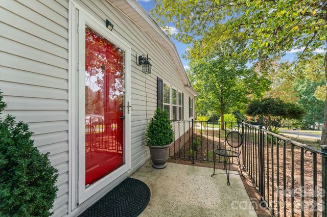 121 Regatta Lane, Mooresville, NC 28115