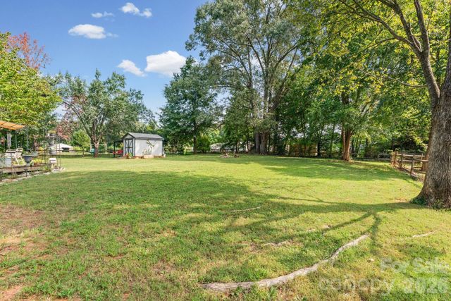 121 Regatta Lane, Mooresville, NC 28115