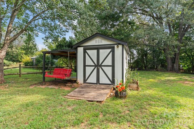 121 Regatta Lane, Mooresville, NC 28115
