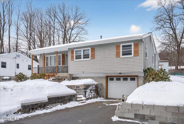 14 Sherri Drive, Saratoga Springs, NY 12866