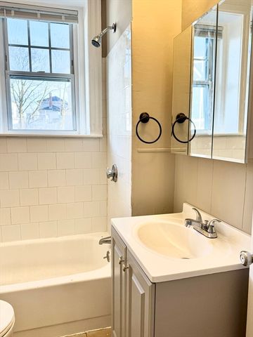 124 Green Street 206, Lynn, MA 01902