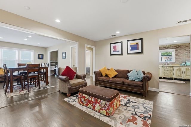 1236 S ACADEMY AVE, New Braunfels, TX 78130