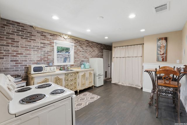 1236 S ACADEMY AVE, New Braunfels, TX 78130
