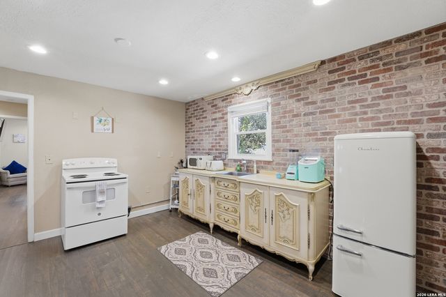 1236 S ACADEMY AVE, New Braunfels, TX 78130