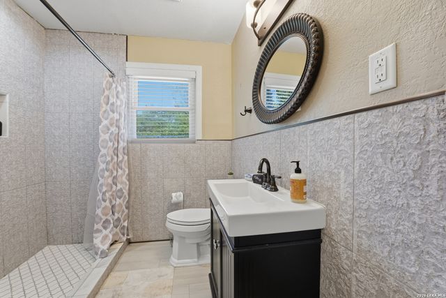 1236 S ACADEMY AVE, New Braunfels, TX 78130