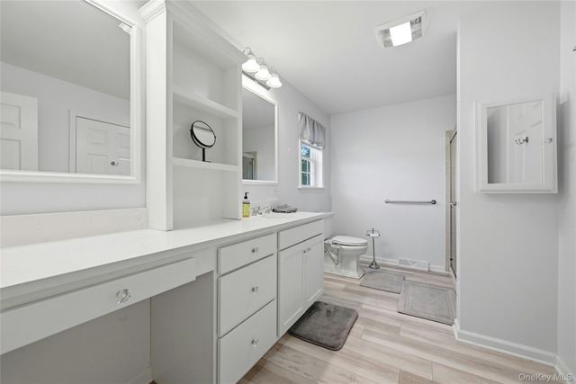 1407 Middle Road 277, Calverton, NY 11933