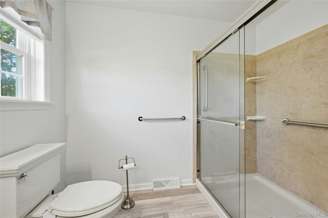 1407 Middle Road 277, Calverton, NY 11933