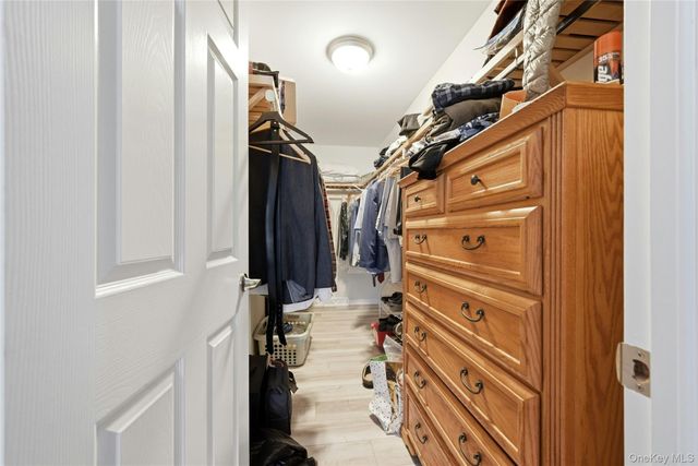 1407 Middle Road 277, Calverton, NY 11933