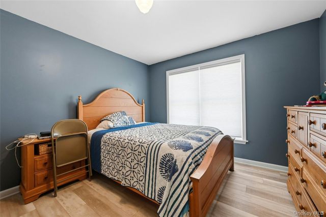 1407 Middle Road 277, Calverton, NY 11933