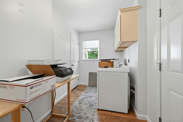 1407 Middle Road 277, Calverton, NY 11933
