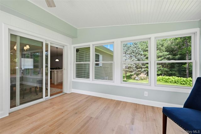 1407 Middle Road 277, Calverton, NY 11933