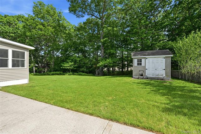 1407 Middle Road 277, Calverton, NY 11933