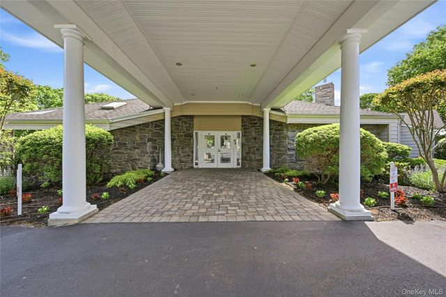 1407 Middle Road 277, Calverton, NY 11933