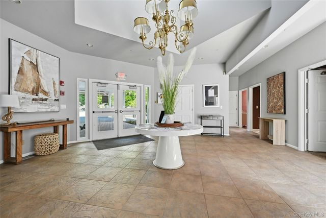 1407 Middle Road 277, Calverton, NY 11933