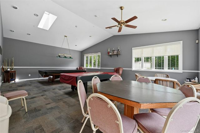 1407 Middle Road 277, Calverton, NY 11933