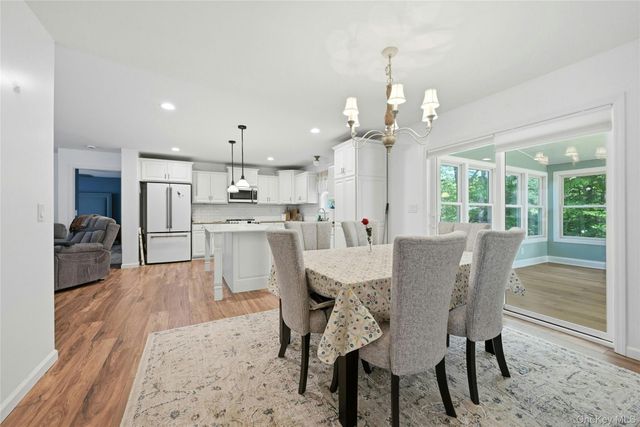 1407 Middle Road 277, Calverton, NY 11933