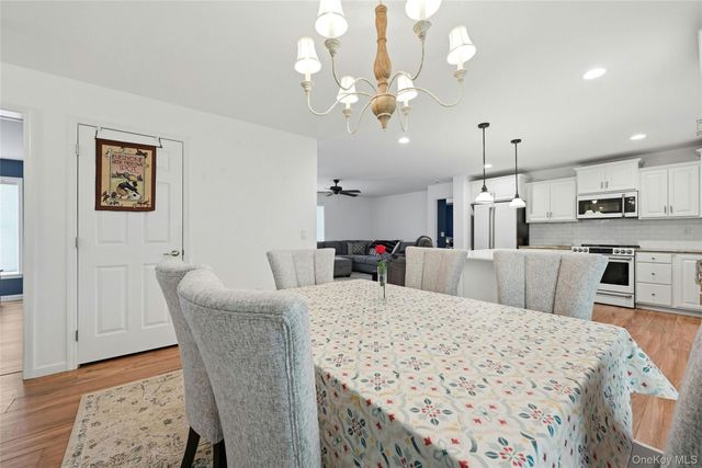 1407 Middle Road 277, Calverton, NY 11933
