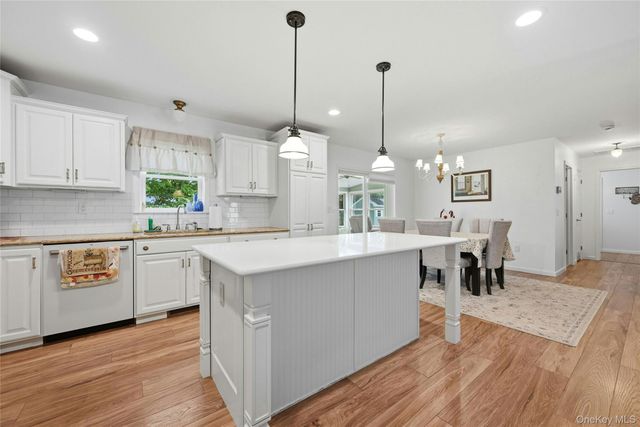 1407 Middle Road 277, Calverton, NY 11933