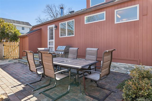 20 Mitchell Road, Westhampton Beach, NY 11978