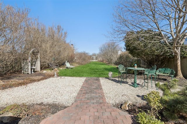 20 Mitchell Road, Westhampton Beach, NY 11978
