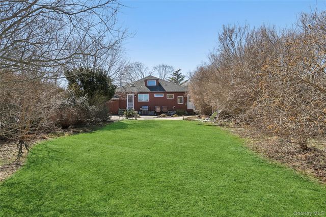 20 Mitchell Road, Westhampton Beach, NY 11978