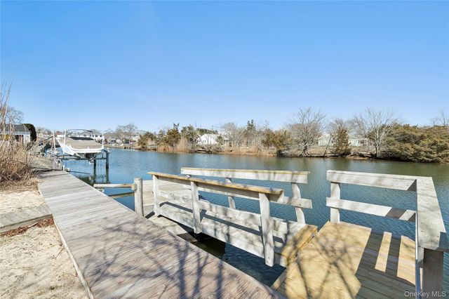 20 Mitchell Road, Westhampton Beach, NY 11978