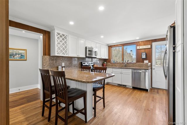 20 Mitchell Road, Westhampton Beach, NY 11978