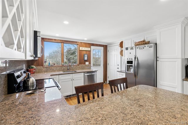 20 Mitchell Road, Westhampton Beach, NY 11978