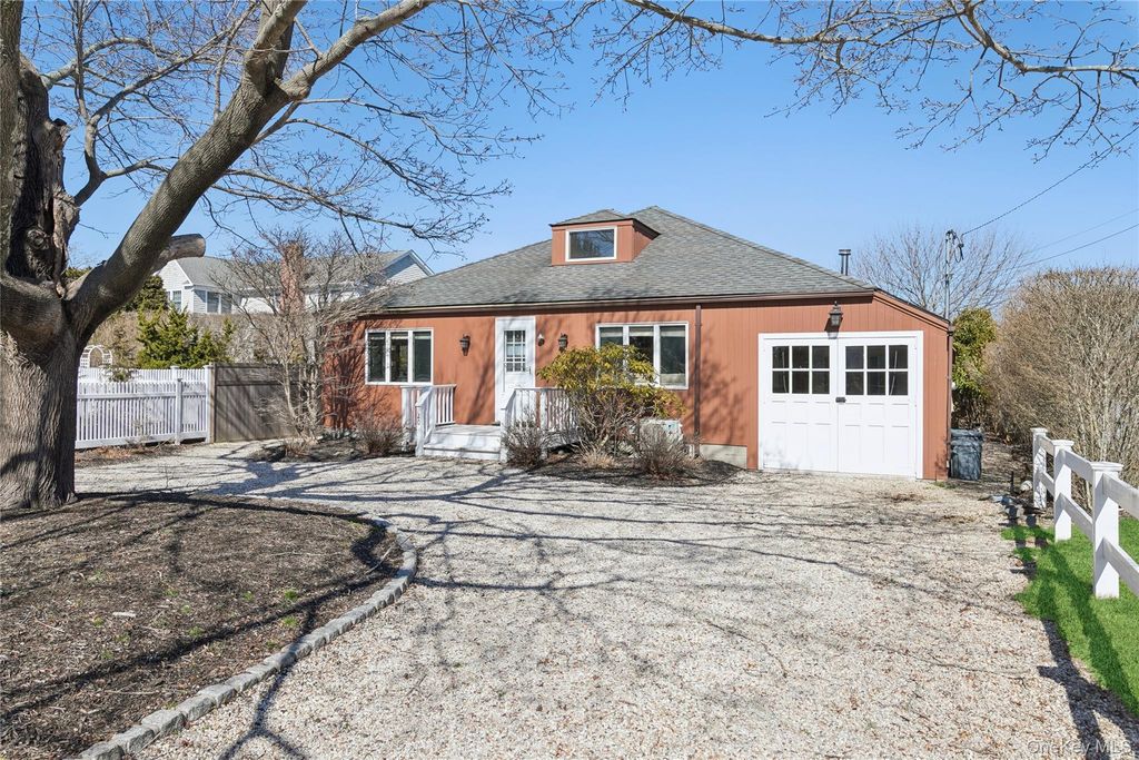 20 Mitchell Road, Westhampton Beach, NY 11978