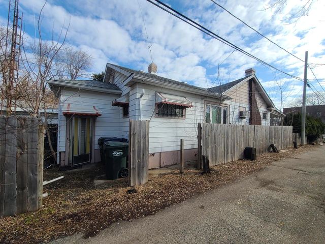 1834 Victoria Avenue, North Chicago, IL 60064