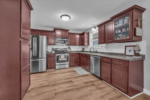 3450 Bradfield Dr, Clarksville, TN 37042