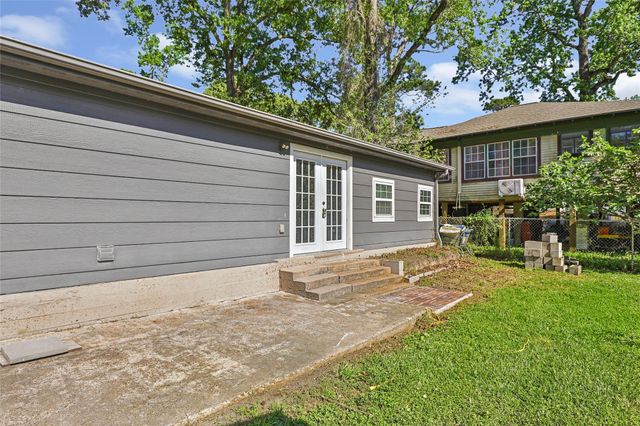 218 Waterfall Drive, Huffman, TX 77336