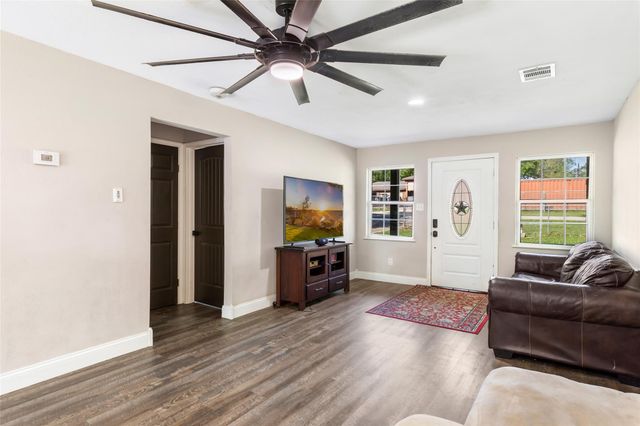 218 Waterfall Drive, Huffman, TX 77336