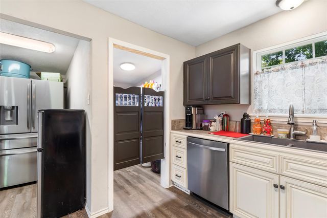 218 Waterfall Drive, Huffman, TX 77336