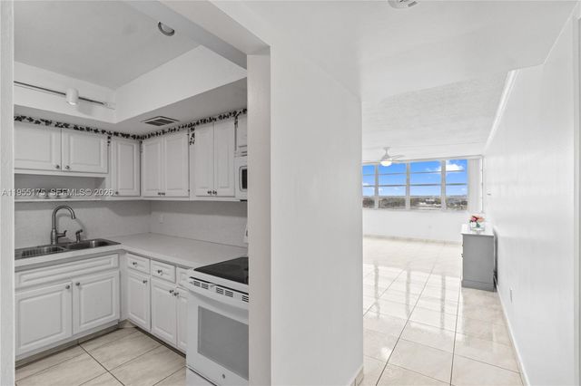 1301 NE Miami Gardens Drive 1424W, Miami, FL 33179