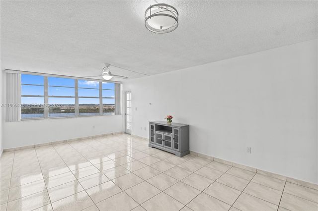 1301 NE Miami Gardens Drive 1424W, Miami, FL 33179
