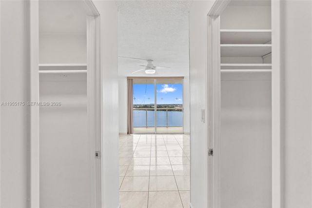 1301 NE Miami Gardens Drive 1424W, Miami, FL 33179