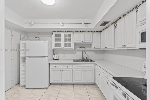 1301 NE Miami Gardens Drive 1424W, Miami, FL 33179