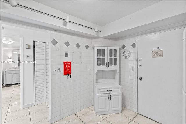 1301 NE Miami Gardens Drive 1424W, Miami, FL 33179