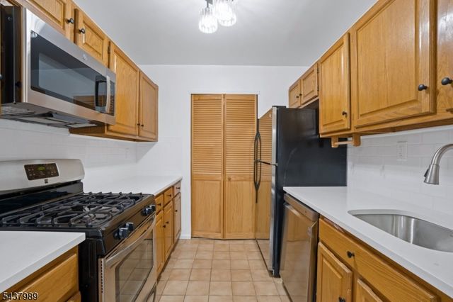 23 Boston Ct, Newark City, NJ 07103