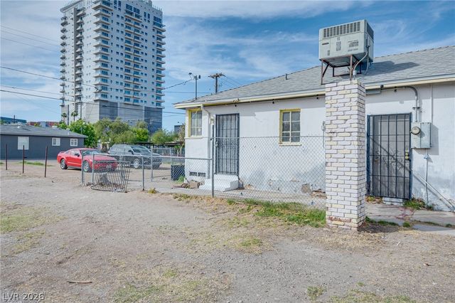 914 South 4th Street 2, Las Vegas, NV 89101