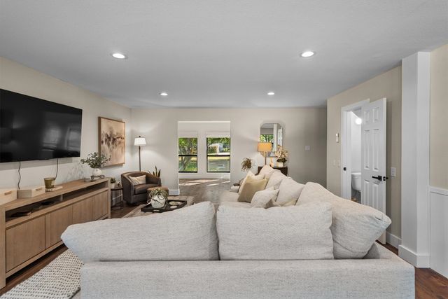 117 Modoc Trail, Lake Kiowa, TX 76240