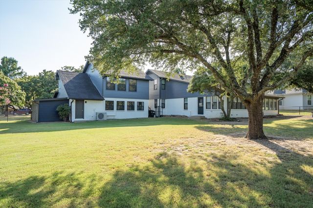 117 Modoc Trail, Lake Kiowa, TX 76240