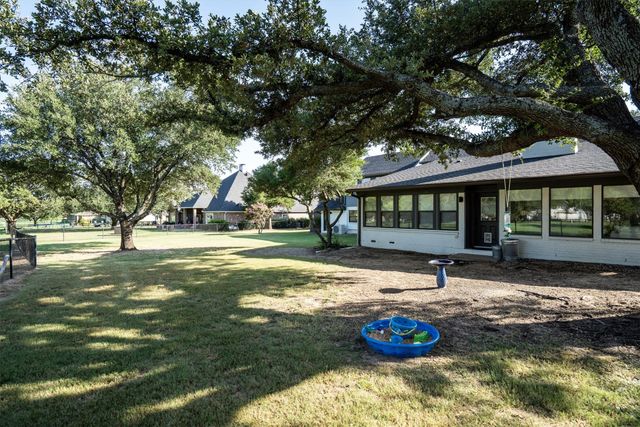 117 Modoc Trail, Lake Kiowa, TX 76240