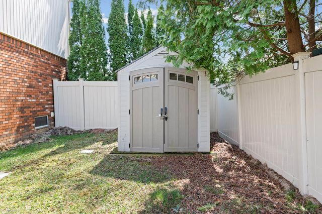 20281 Bannister Way Way, Clinton Twp, MI 48038