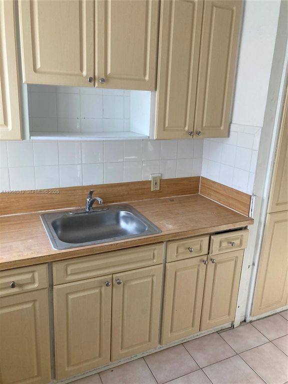 3742 SW 29th St 3742, Miami, FL 33134